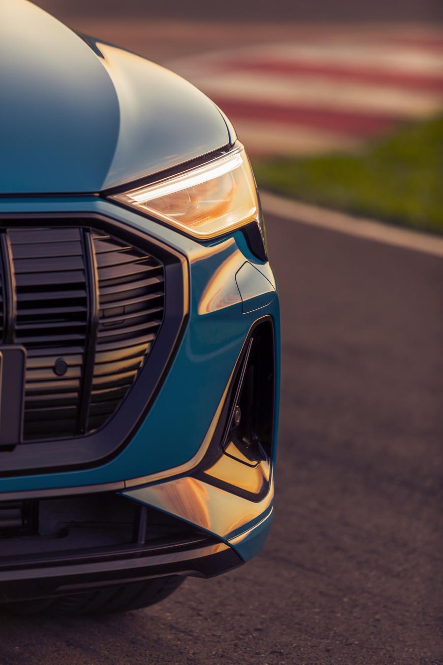 Детали экстерьера Audi e-tron 55 Quattro S-Line 2020 года  (LA) (фото 29 из 36)